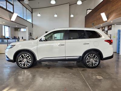 2016 Mitsubishi Outlander - Thumbnail