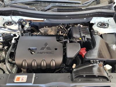 2016 Mitsubishi Outlander - Thumbnail