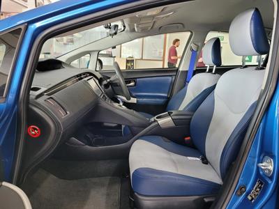 2013 Toyota Prius - Thumbnail