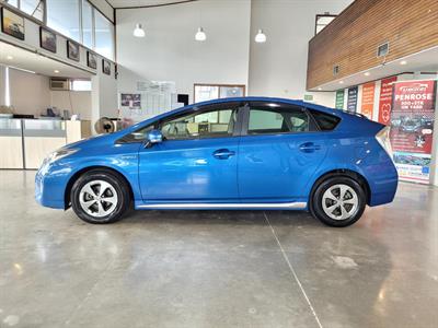 2013 Toyota Prius - Thumbnail