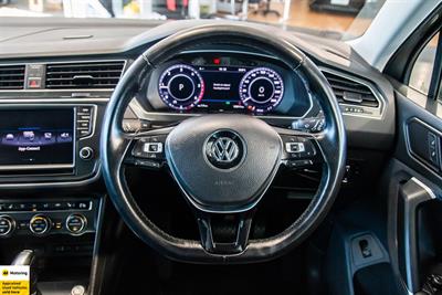 2017 Volkswagen Tiguan - Thumbnail