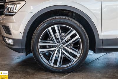2017 Volkswagen Tiguan - Thumbnail