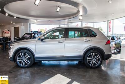 2017 Volkswagen Tiguan - Thumbnail