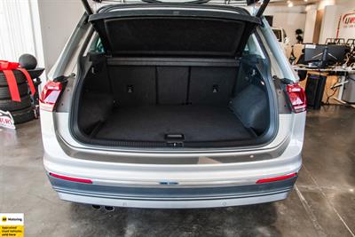 2017 Volkswagen Tiguan - Thumbnail