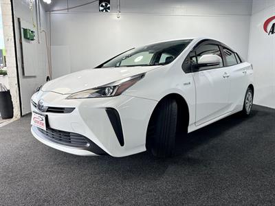 2019 Toyota Prius - Thumbnail
