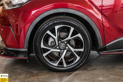 2017 Toyota C-HR - Thumbnail