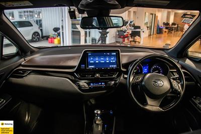 2017 Toyota C-HR - Thumbnail