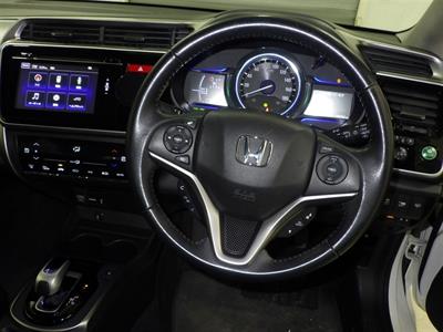 2015 Honda Grace - Thumbnail