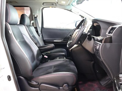 2013 Toyota Vellfire - Thumbnail