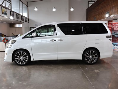 2013 Toyota Vellfire - Thumbnail