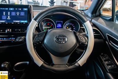 2017 Toyota C-HR - Thumbnail