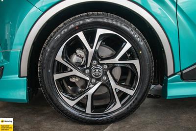 2017 Toyota C-HR - Thumbnail