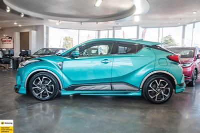 2017 Toyota C-HR - Thumbnail