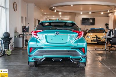 2017 Toyota C-HR - Thumbnail