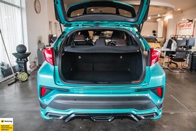 2017 Toyota C-HR - Thumbnail
