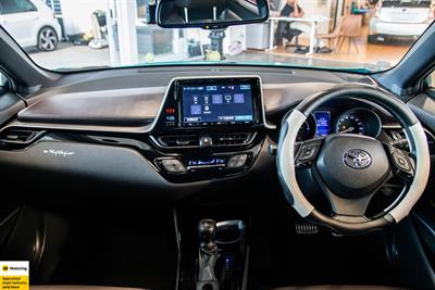 2017 Toyota C-HR - Thumbnail