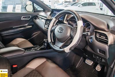 2017 Toyota C-HR - Thumbnail
