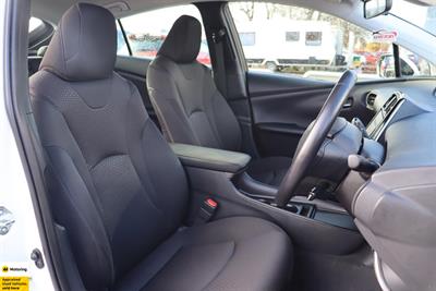 2019 Toyota Prius - Thumbnail