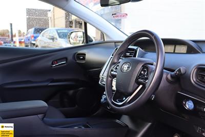 2019 Toyota Prius - Thumbnail