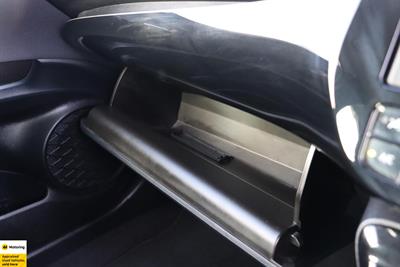 2019 Toyota Prius - Thumbnail