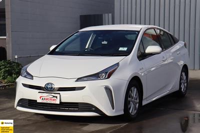 2019 Toyota Prius - Thumbnail