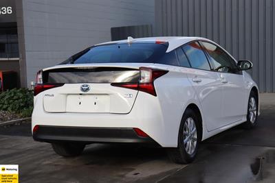 2019 Toyota Prius - Thumbnail