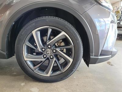 2020 Toyota C-HR - Thumbnail