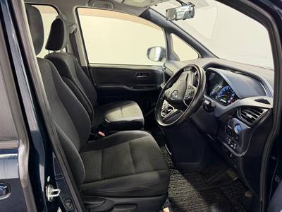 2014 Toyota Voxy - Thumbnail