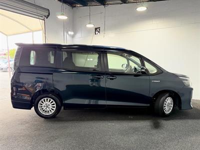 2014 Toyota Voxy - Thumbnail