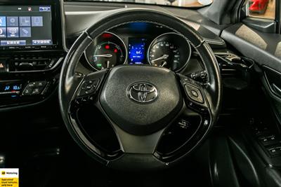 2017 Toyota C-HR - Thumbnail