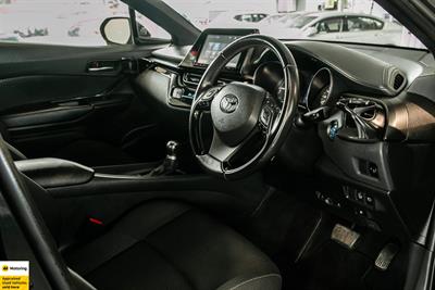2017 Toyota C-HR - Thumbnail