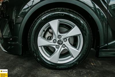 2017 Toyota C-HR - Thumbnail