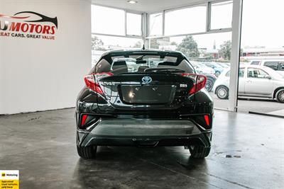 2017 Toyota C-HR - Thumbnail