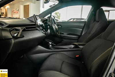 2017 Toyota C-HR - Thumbnail