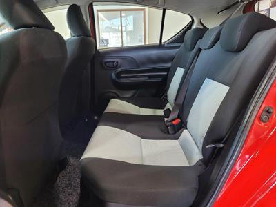 2014 Toyota Aqua - Thumbnail
