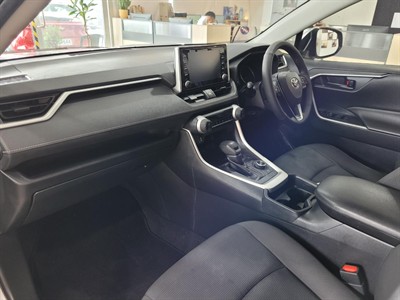 2021 Toyota RAV4 - Thumbnail