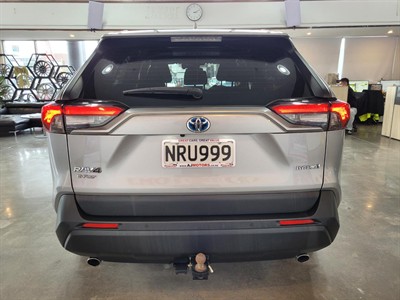 2021 Toyota RAV4 - Thumbnail