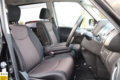 2015 Nissan Serena - Thumbnail