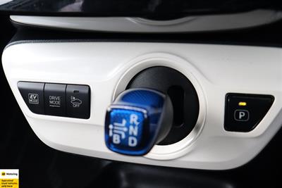 2016 Toyota Prius - Thumbnail