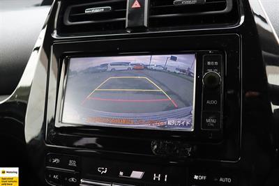 2016 Toyota Prius - Thumbnail