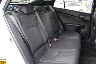 2016 Toyota Prius - Thumbnail