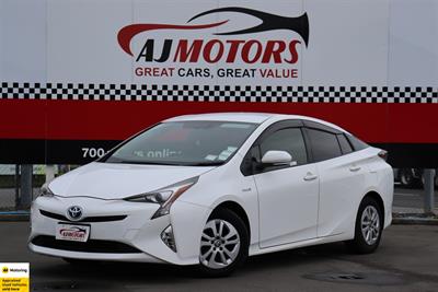 2016 Toyota Prius - Thumbnail