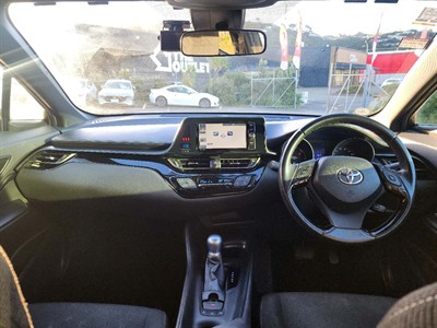 2017 Toyota C-HR - Thumbnail