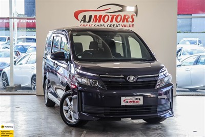 2014 Toyota Voxy - Thumbnail