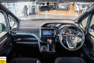 2014 Toyota Voxy - Thumbnail