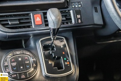 2014 Toyota Voxy - Thumbnail