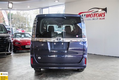2014 Toyota Voxy - Thumbnail