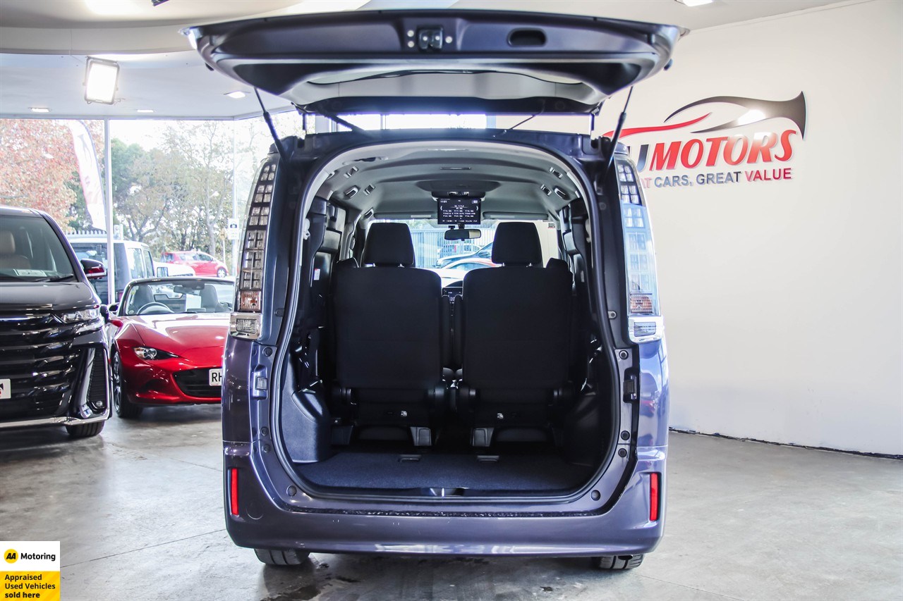 2014 Toyota Voxy