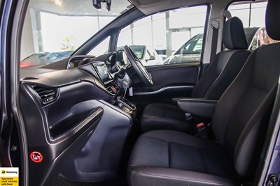 2014 Toyota Voxy - Thumbnail