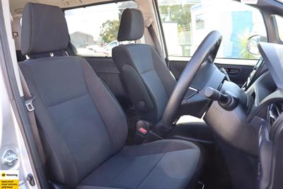 2015 Toyota Noah - Thumbnail